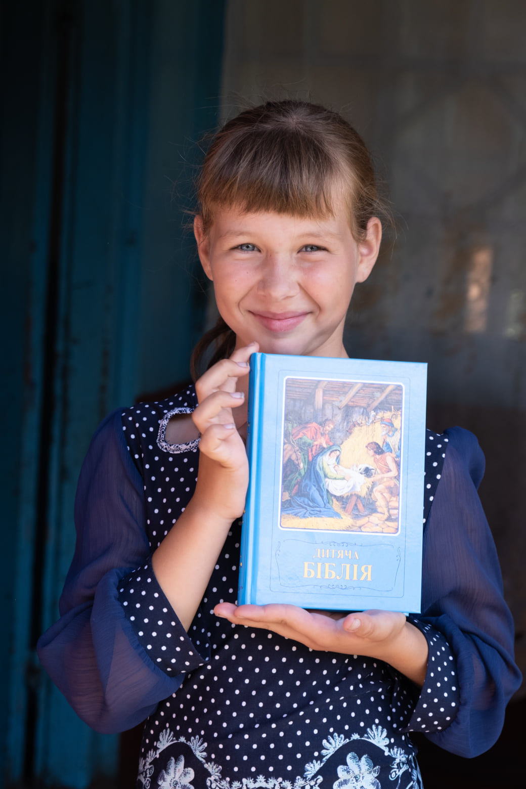 CLCInternational_UkranianProject-UkrainianGirlwithBible
