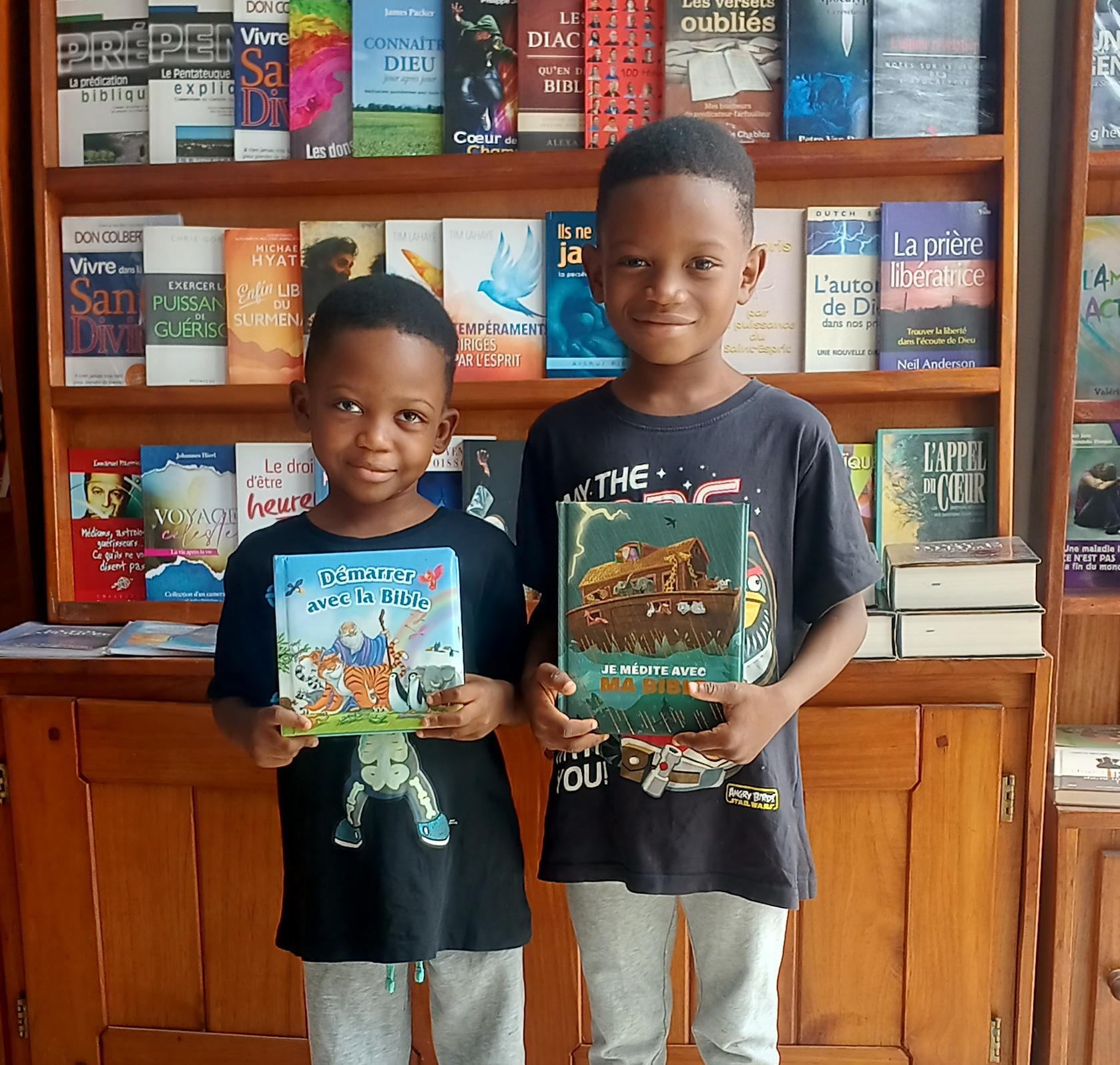 CLCBenin_25000ChildrenBiblesProject_Boys-crop
