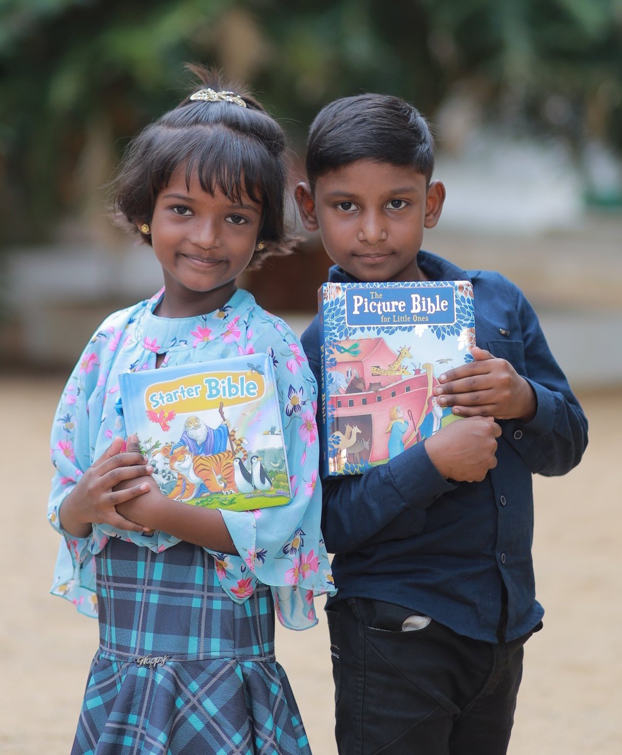 CLCELSIndia_ChildrenHoldingBible-2025